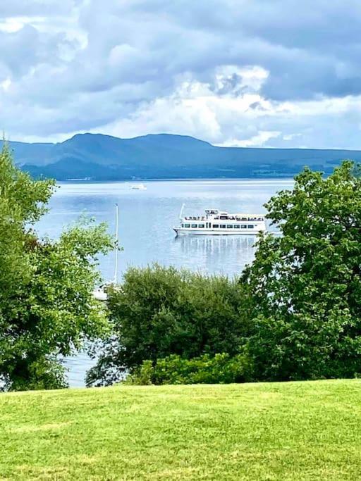 バロックLoch View At Lomond Castleアパートメント エクステリア 写真