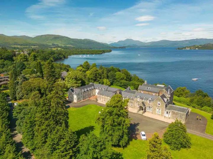 バロックLoch View At Lomond Castleアパートメント エクステリア 写真